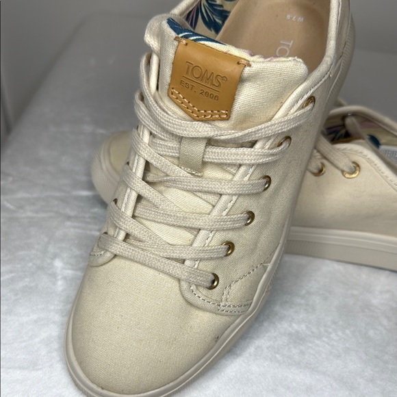 TOMS Size 7.5 UNISEX SHOES Cream Canvas Sneakers - Picture 11 of 11